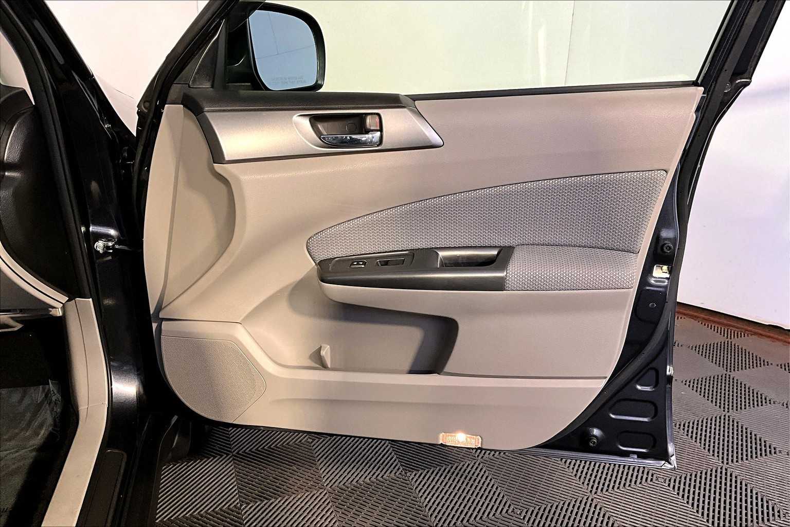 2012 Subaru Forester 2.5X Premium photo 19