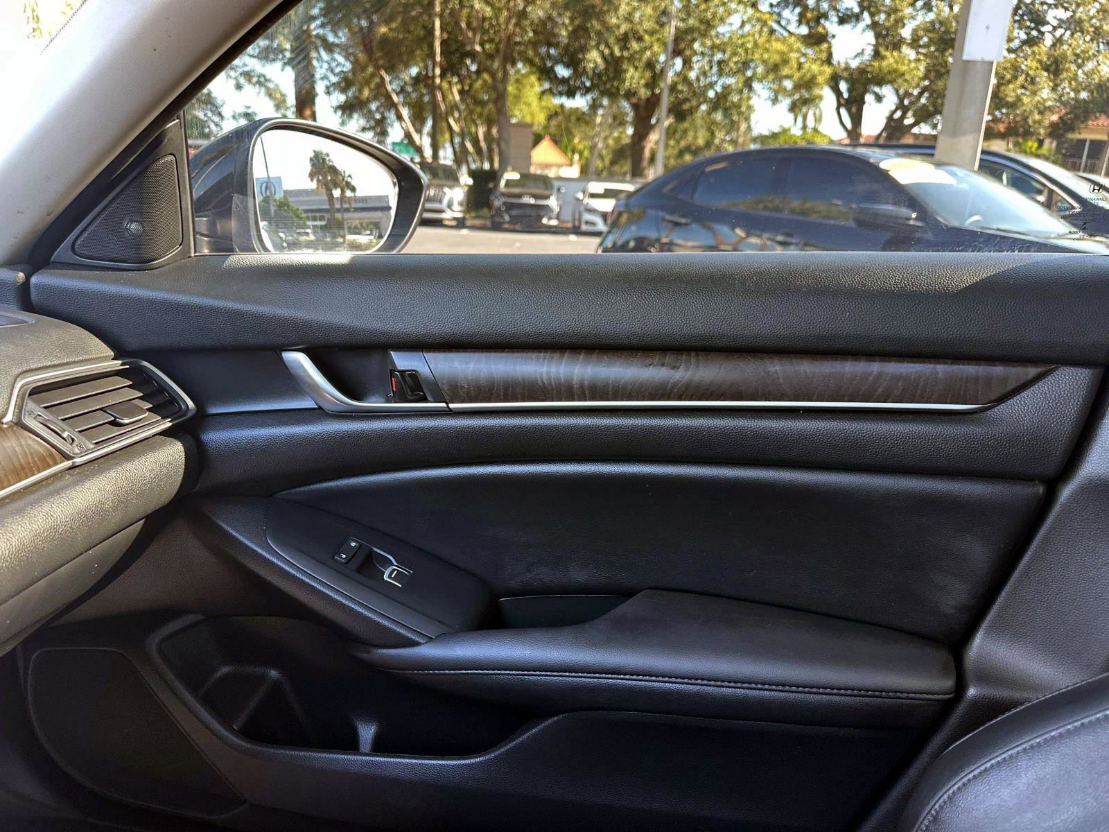 2022 Honda Accord Touring 2.0T photo 18
