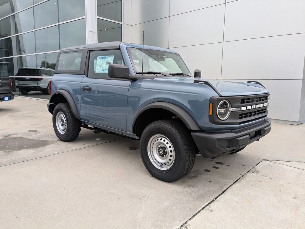 2025 Ford Bronco Base photo 2