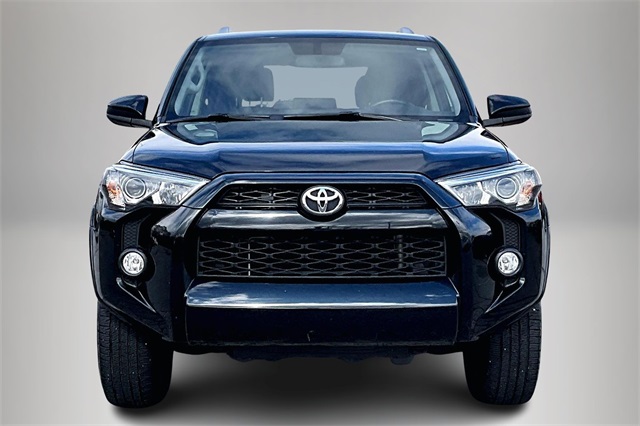 2018 Toyota 4Runner SR5 photo 2