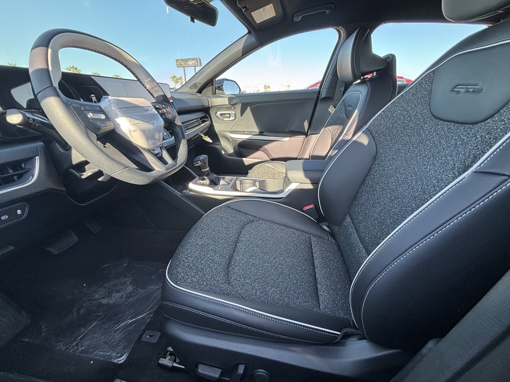 2025 Kia K4 GT-Line photo 11