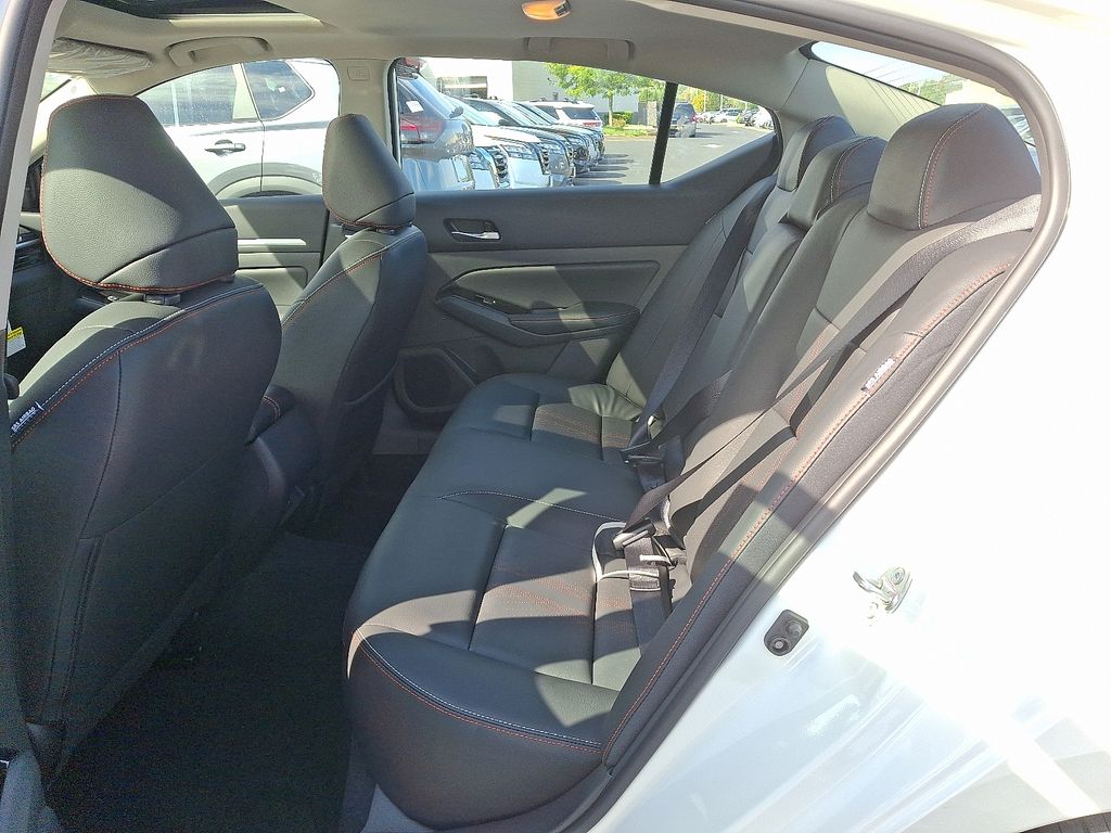 2025 Nissan Altima 2.5 SR photo 5