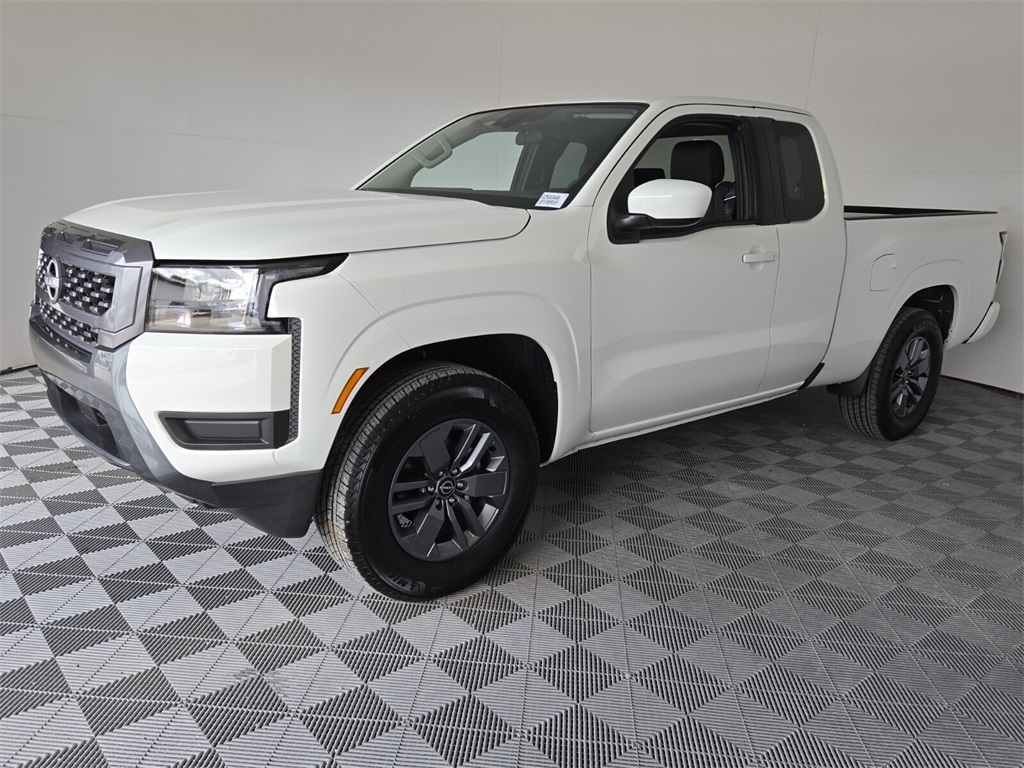 2025 Nissan Frontier SV photo 4