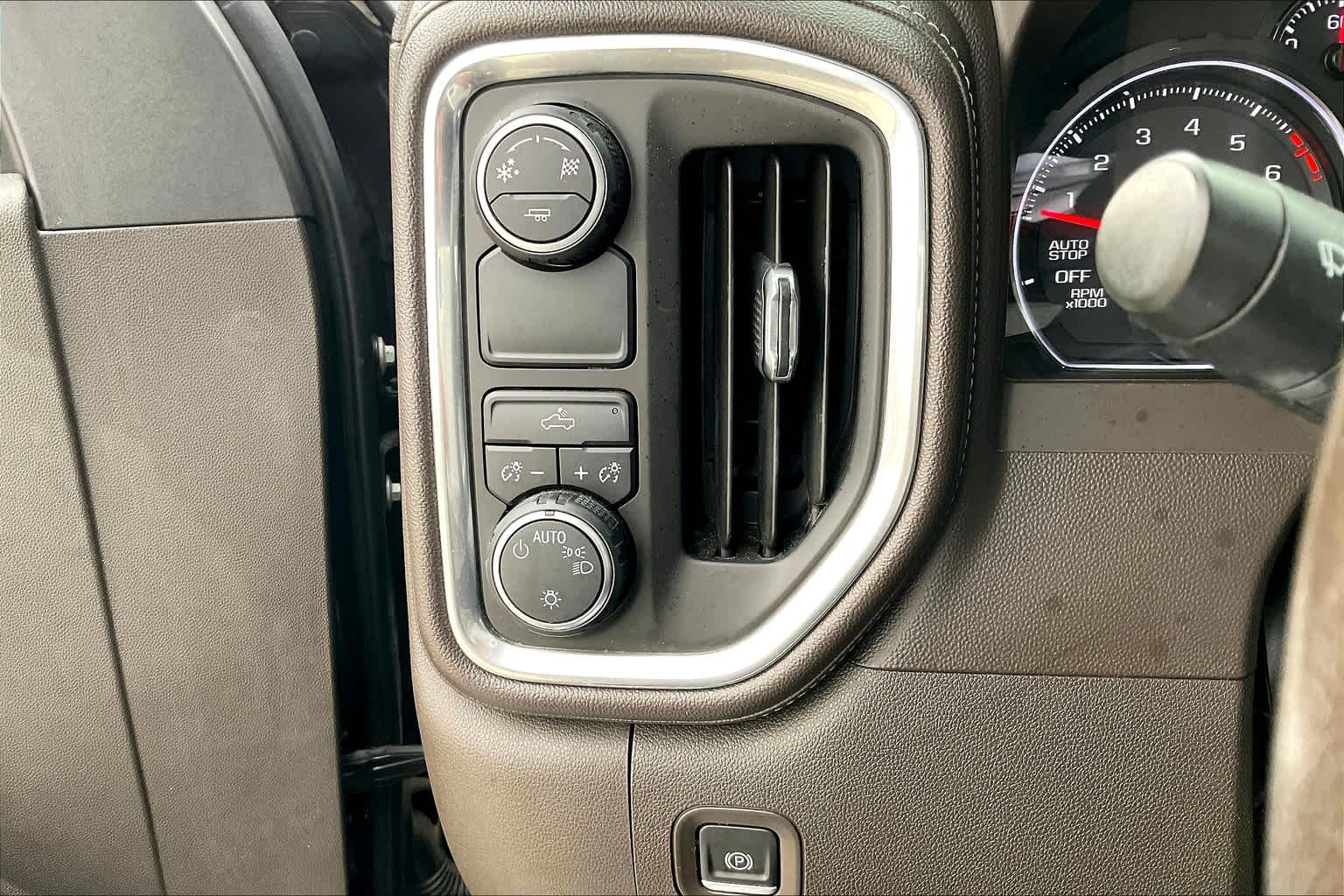 2019 Chevrolet Silverado 1500 LT photo 28