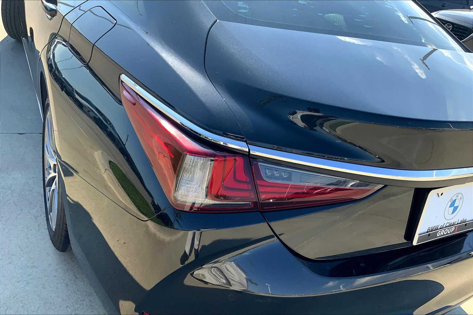 2019 Lexus ES Luxury photo 27