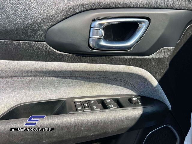2022 Jeep Compass Latitude Lux photo 16