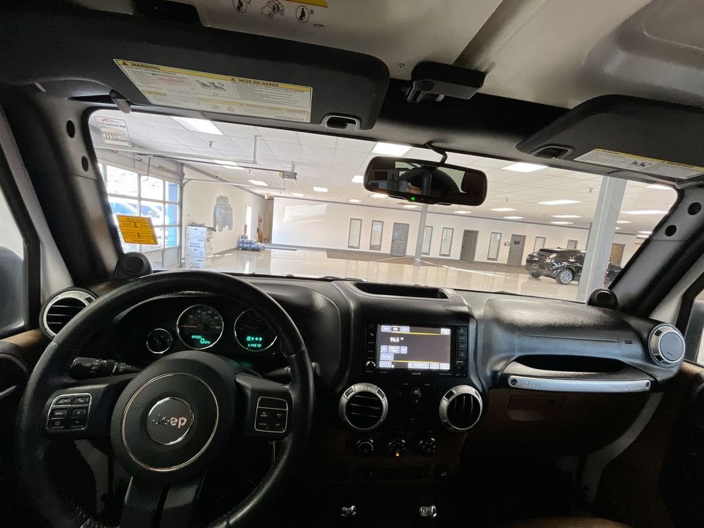 2014 Jeep Wrangler Unlimited Rubicon photo 13