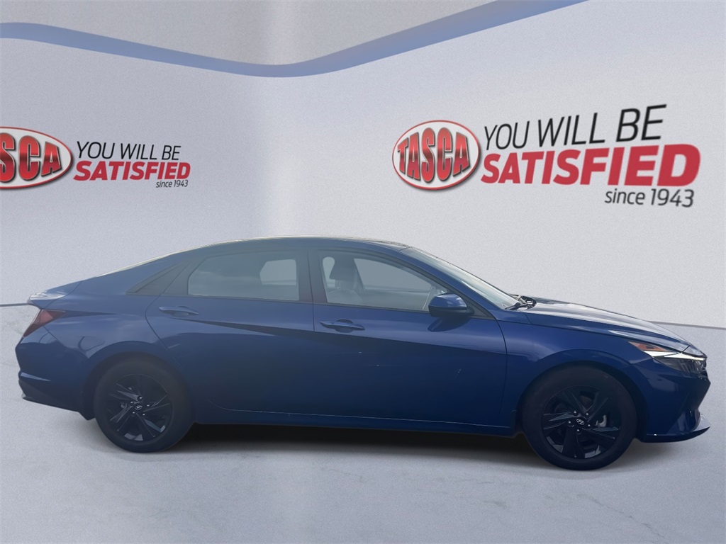 2023 Hyundai Elantra SEL photo 4