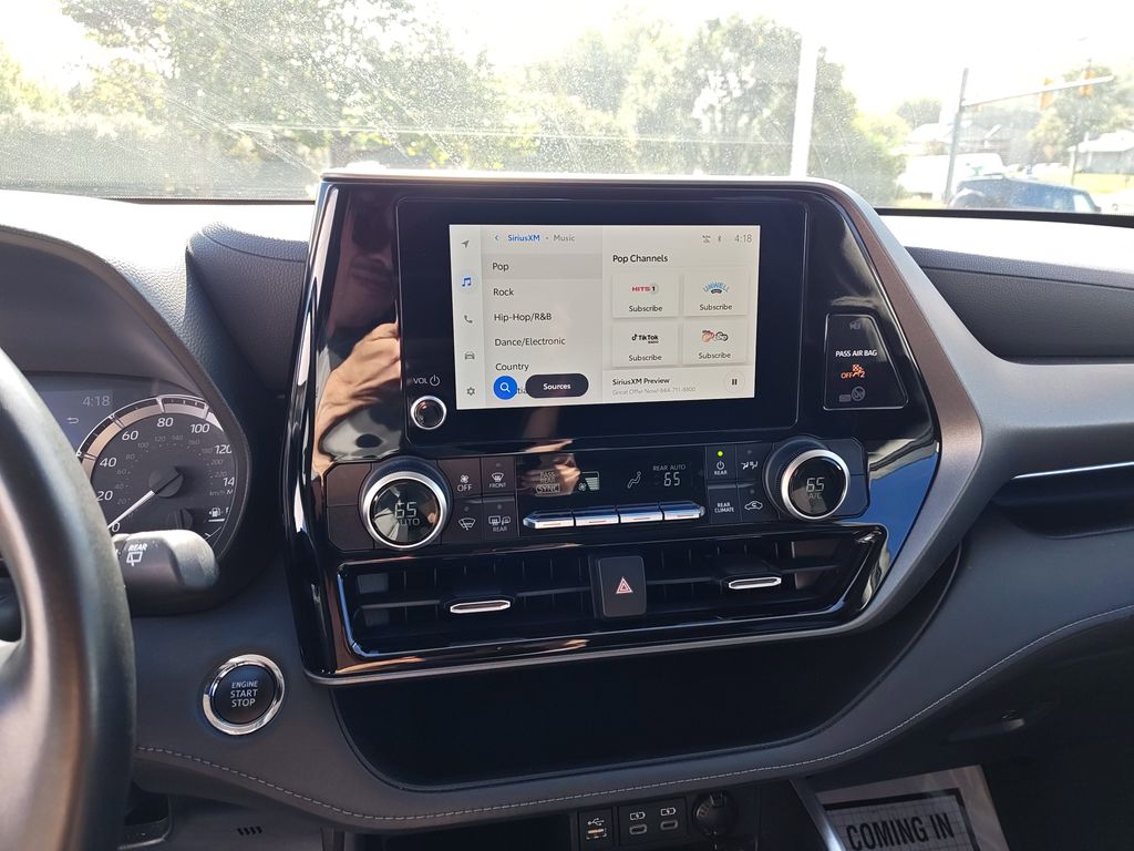 2023 Toyota Highlander LE photo 20
