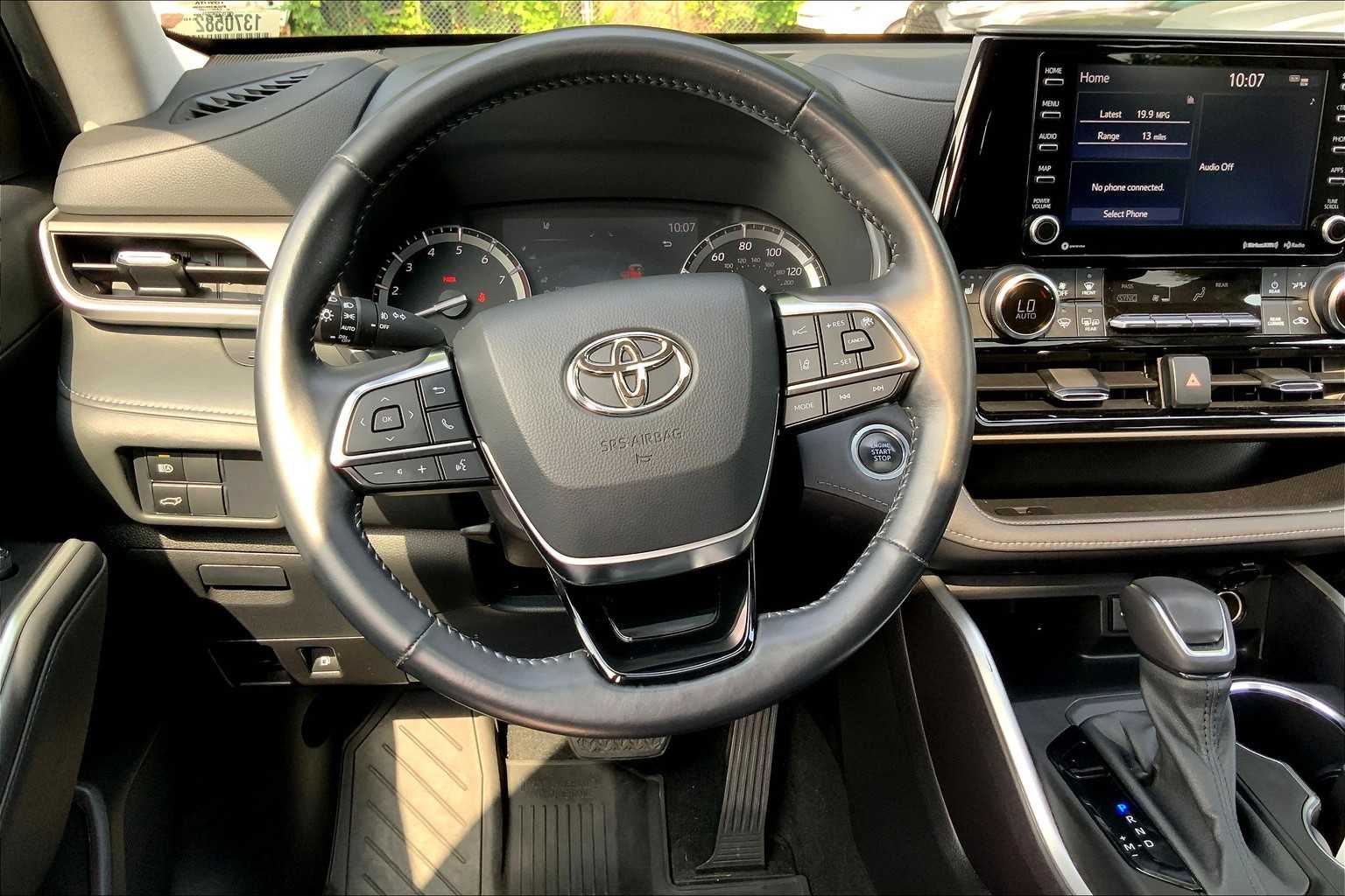 2021 Toyota Highlander XLE photo 5