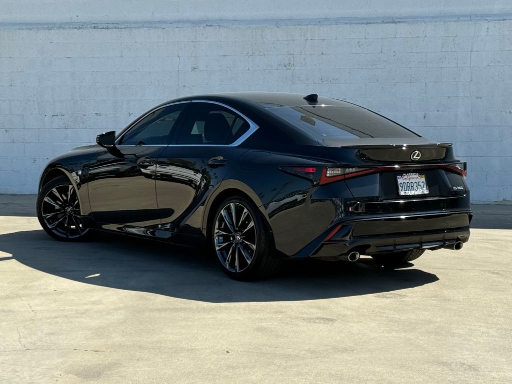 2023 Lexus IS 350 F SPORT photo 4