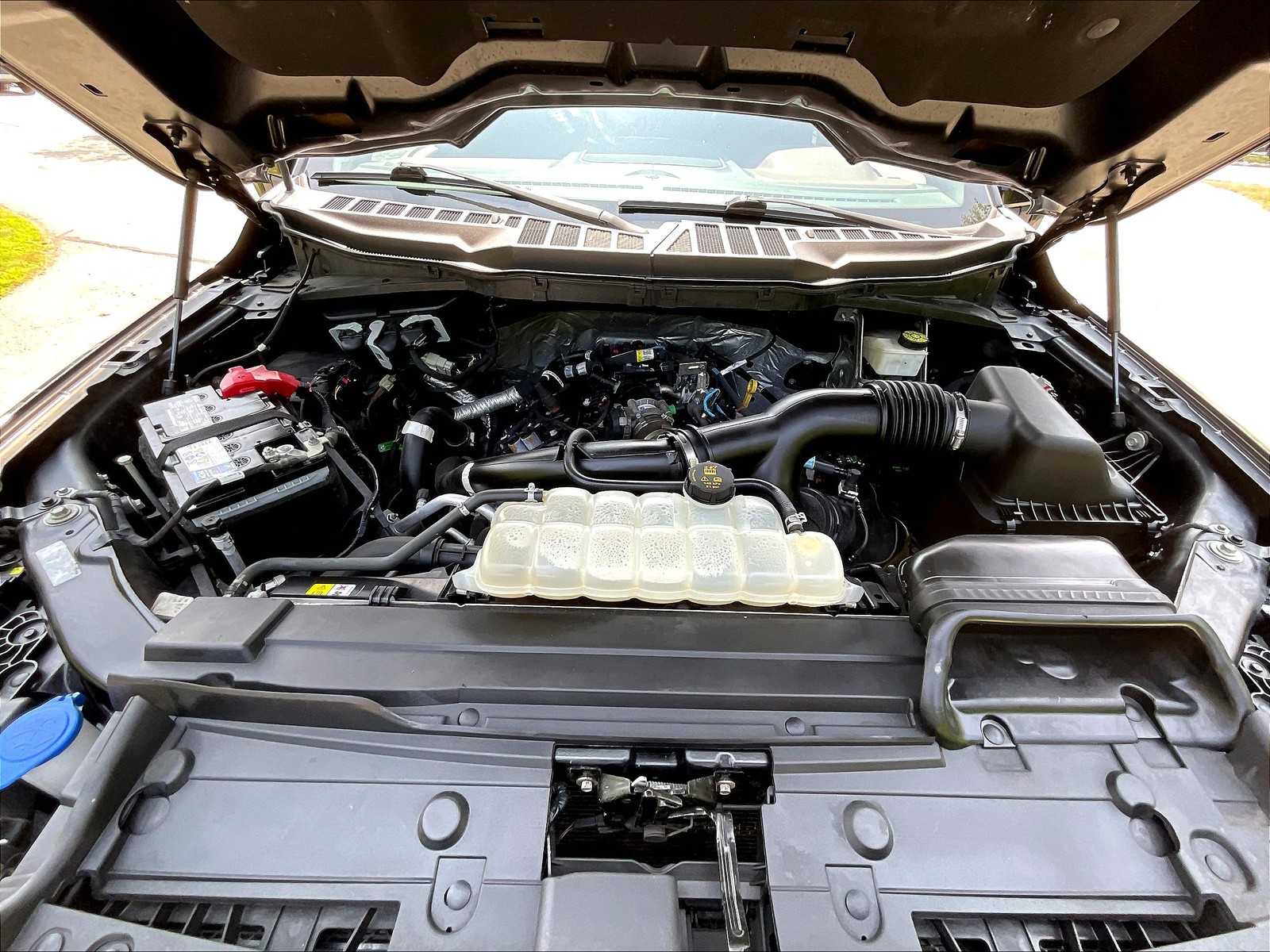2021 Ford F-150 Lariat photo 28