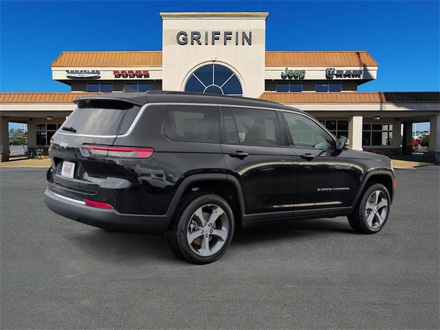 2025 Jeep Grand Cherokee Limited photo 3