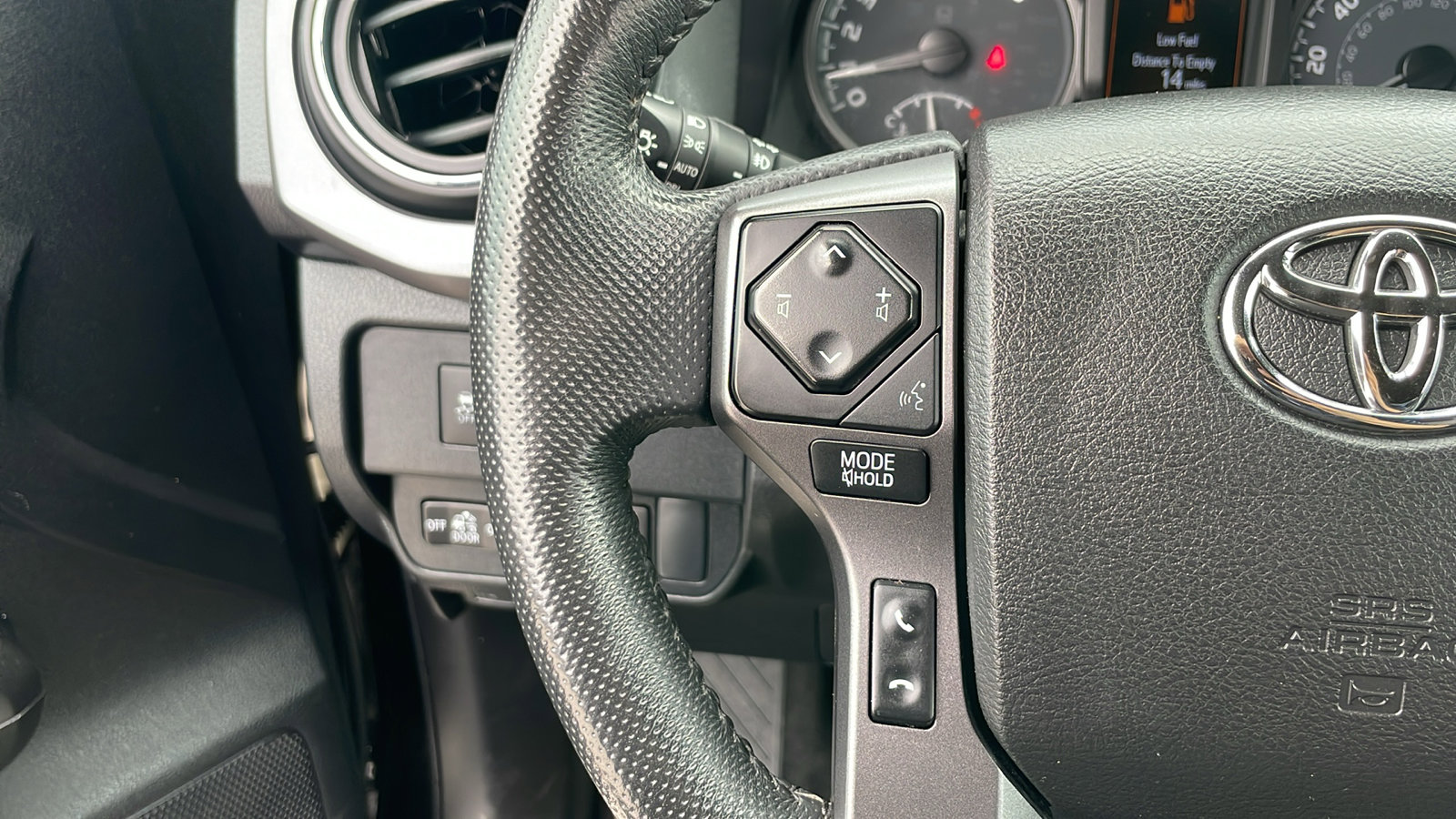 2023 Toyota Tacoma TRD Off-Road V6 photo 19