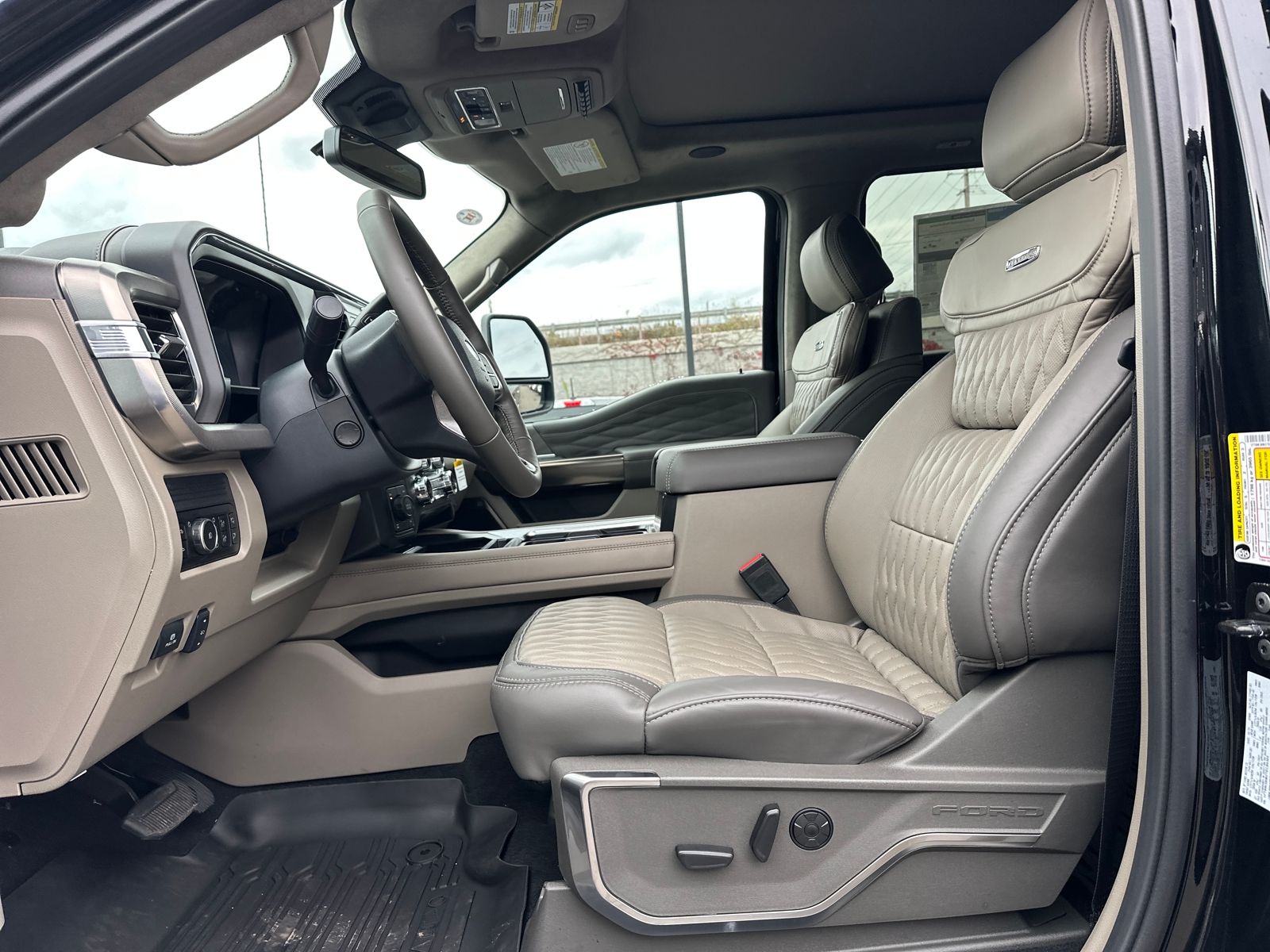 2026 Ford F-350 Platinum photo 4