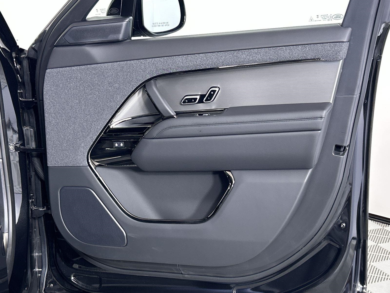 2025 Land Rover Range Rover Sport SE photo 27