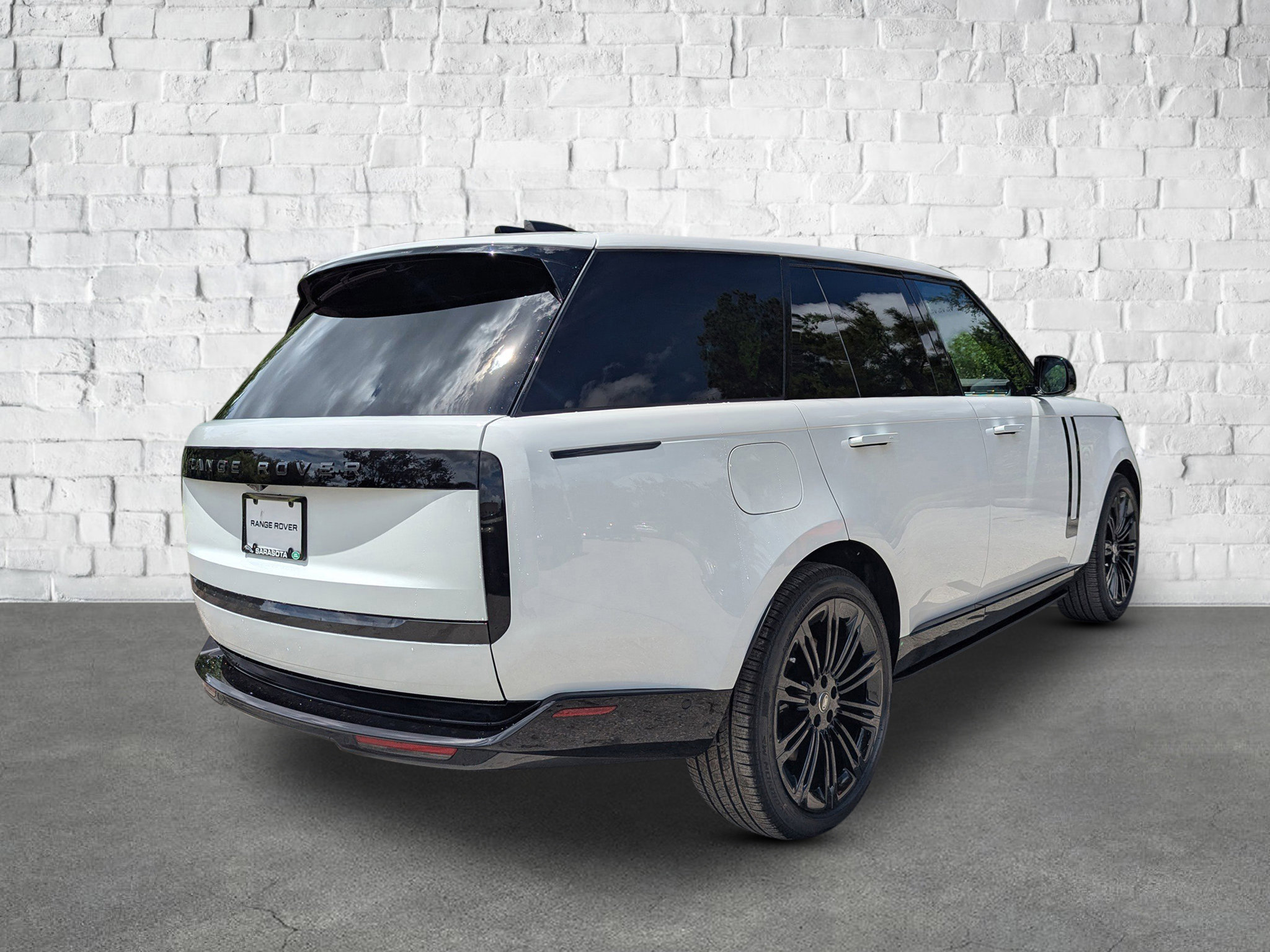 2025 Land Rover Range Rover SE photo 5
