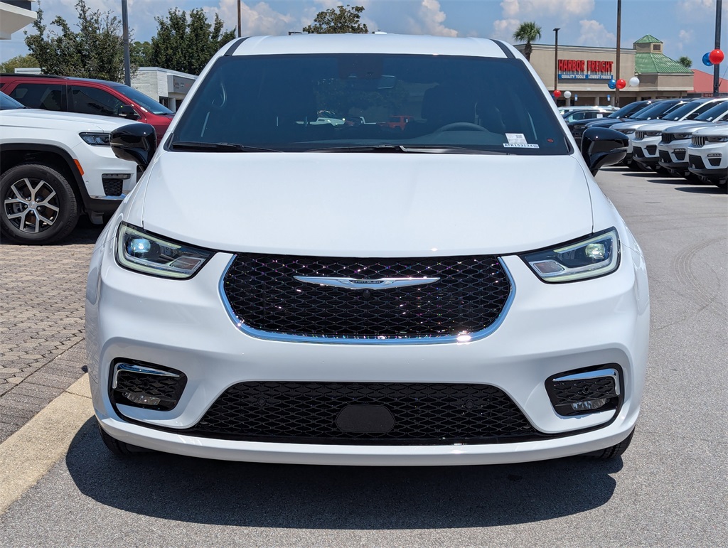 2026 Chrysler Pacifica photo 9