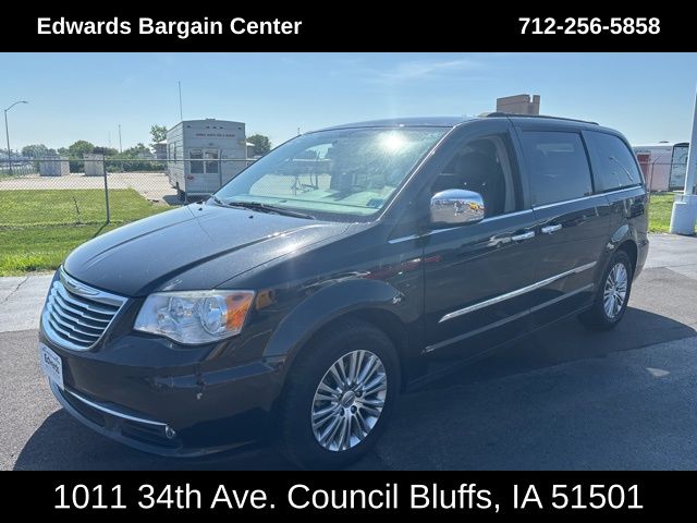 2013 Chrysler Town & Country photo 4