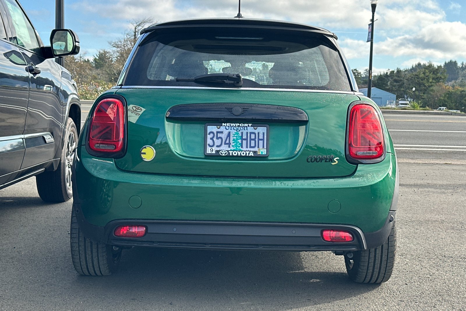 2024 Mini Cooper SE Signature photo 2