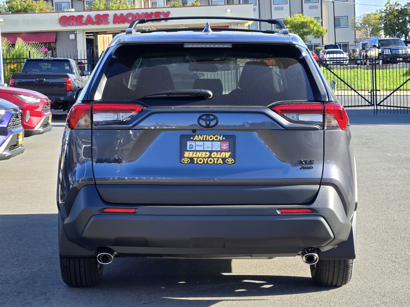 2025 Toyota RAV4 XLE photo 4