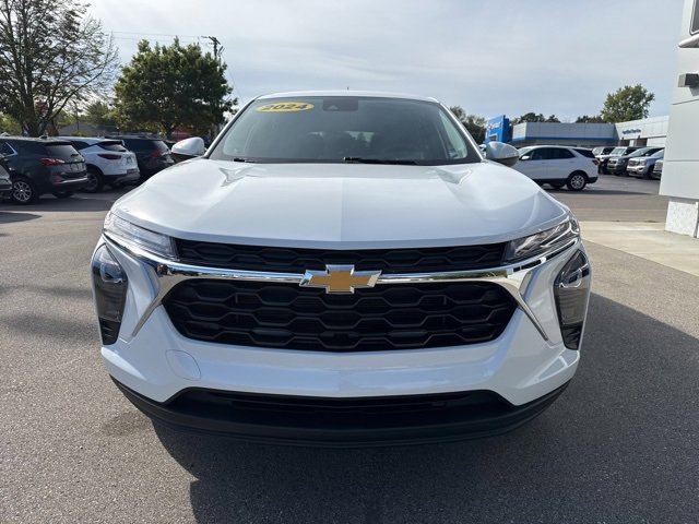 2024 Chevrolet Trax LS photo 8