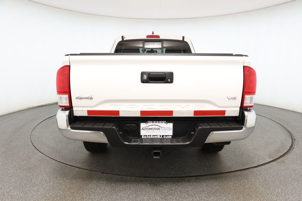 2017 Toyota Tacoma SR5 TRD Sport photo 5