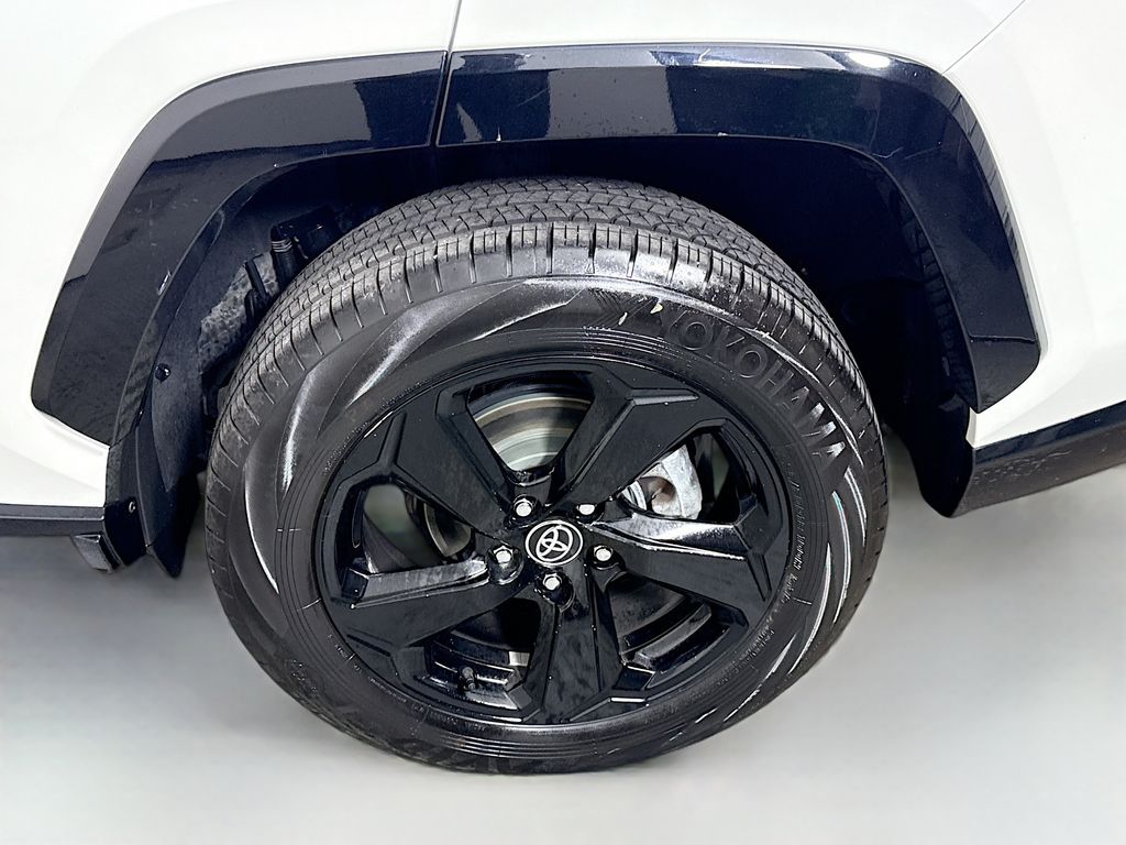 2020 Toyota RAV4 Hybrid XSE photo 29