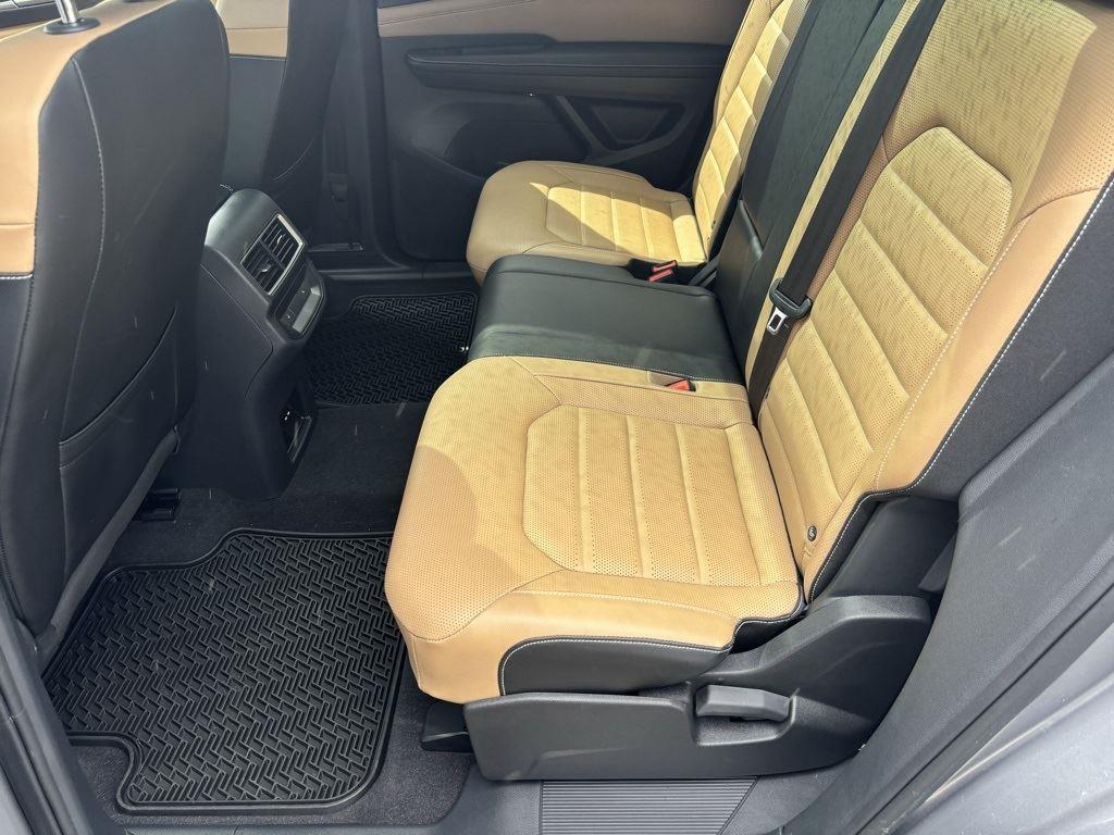 2024 Volkswagen Atlas Cross Sport SEL R-Line photo 12