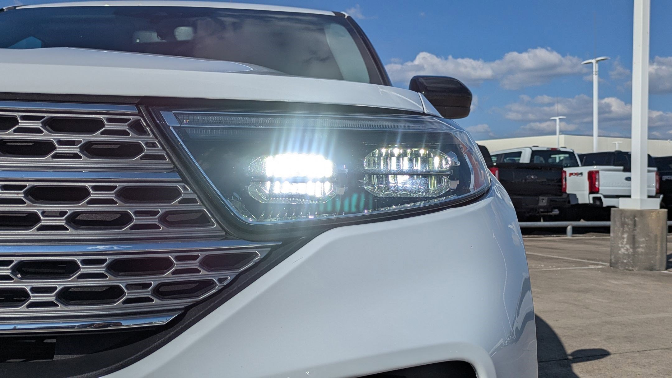 2024 Ford Explorer Limited photo 4