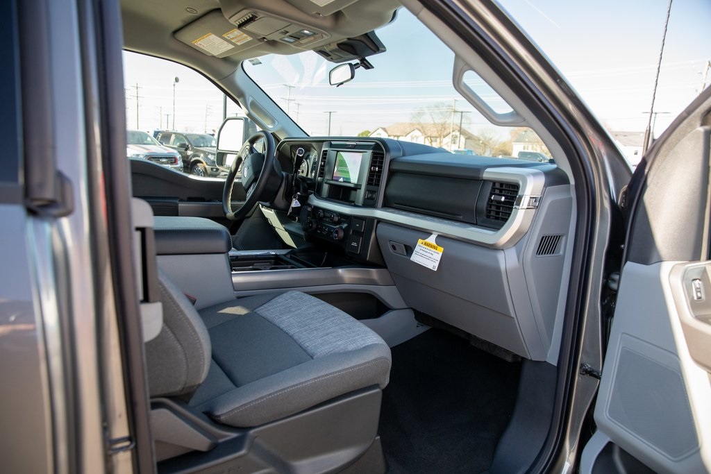 2025 Ford F-350 XLT photo 28