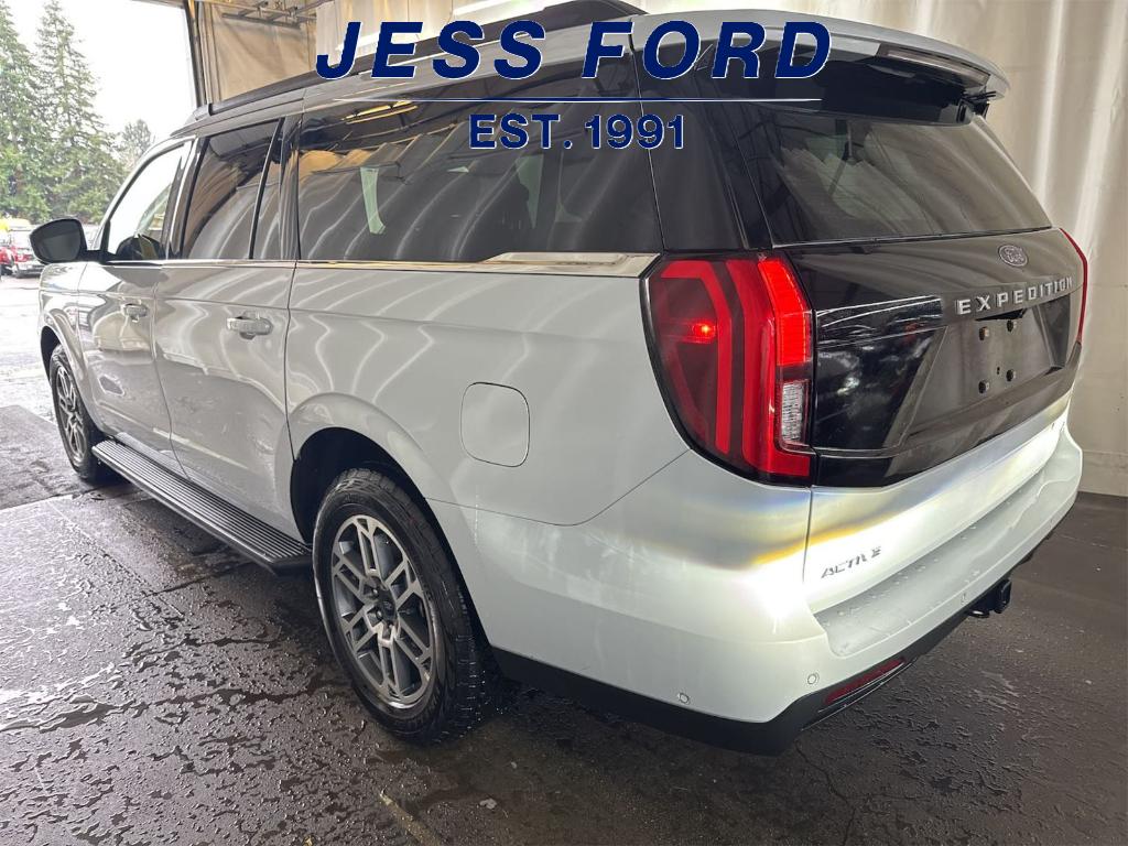 2025 Ford Expedition MAX photo 2