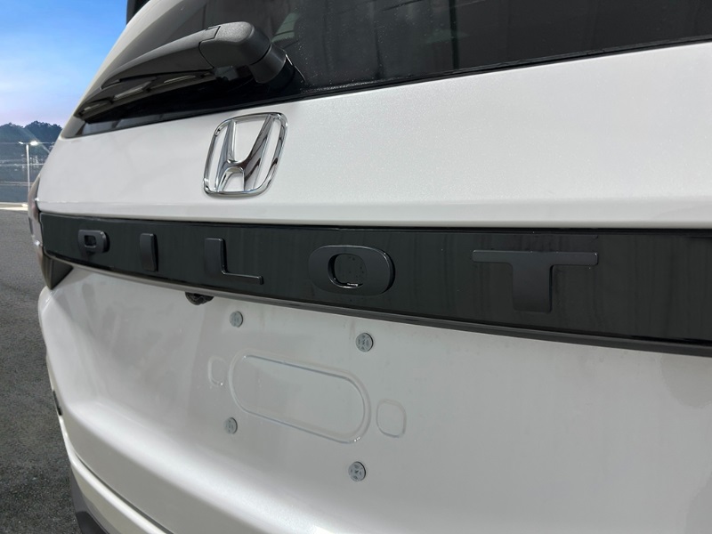 2025 Honda Pilot TrailSport photo 4