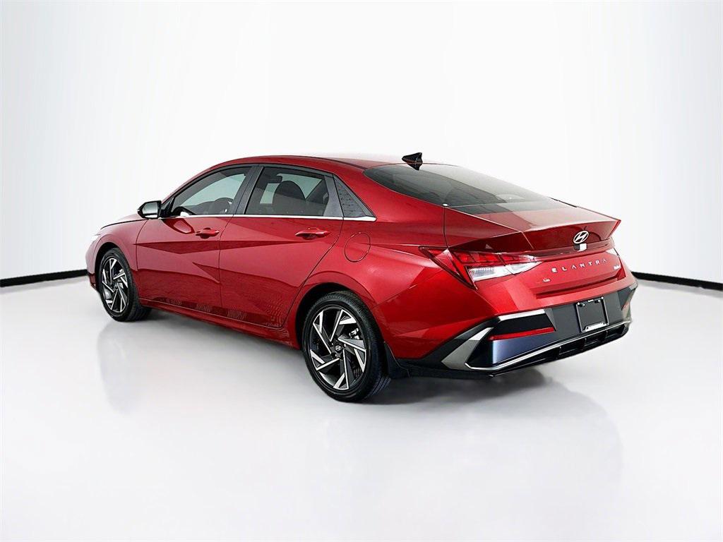 2025 Hyundai Elantra Limited photo 4