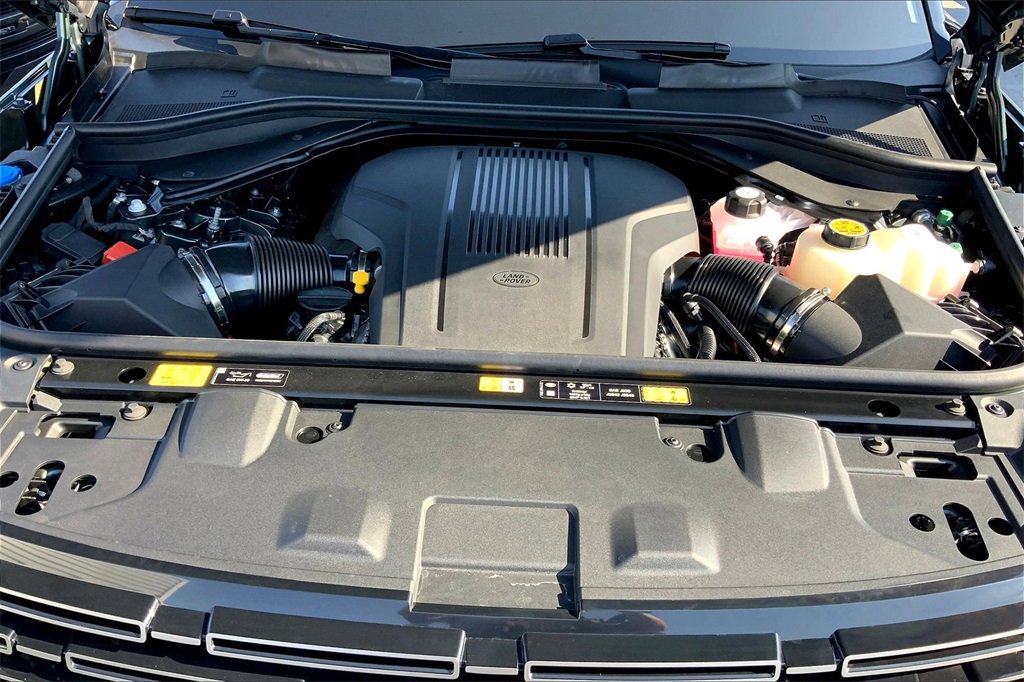 2025 Land Rover Range Rover SE photo 8