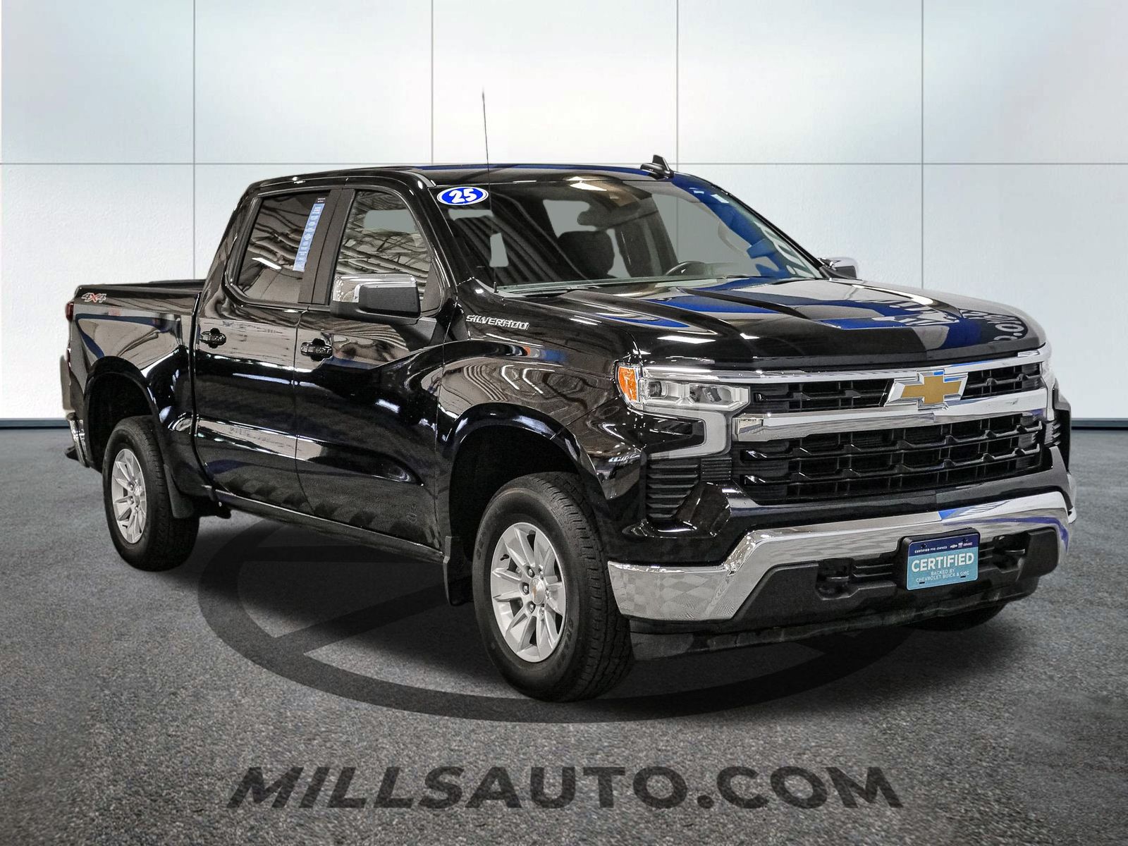 2025 Chevrolet Silverado 1500 LT photo 3