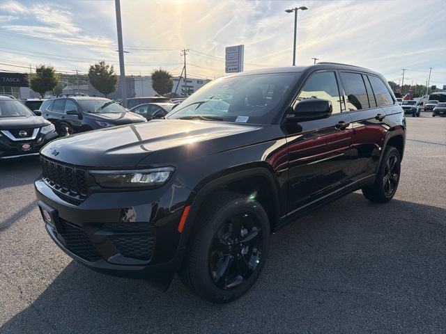 2025 Jeep Grand Cherokee Altitude photo 6