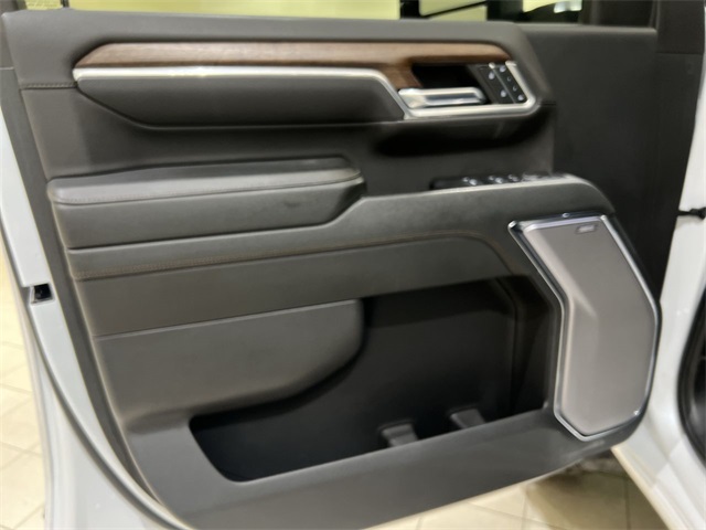 2024 Chevrolet Silverado 3500HD High Country photo 22