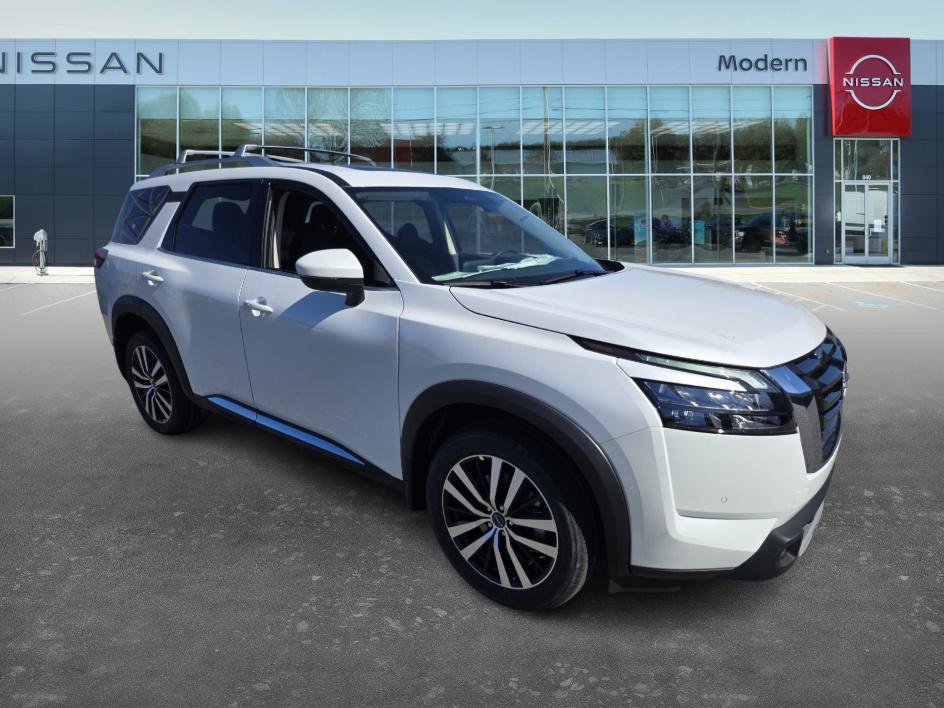 2025 Nissan Pathfinder Platinum photo 3