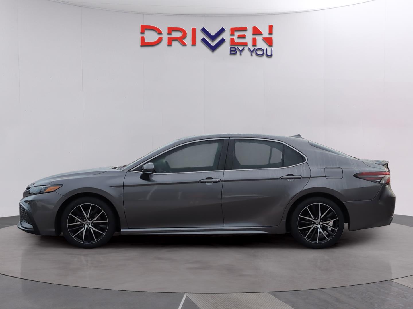 2021 Toyota Camry SE photo 2