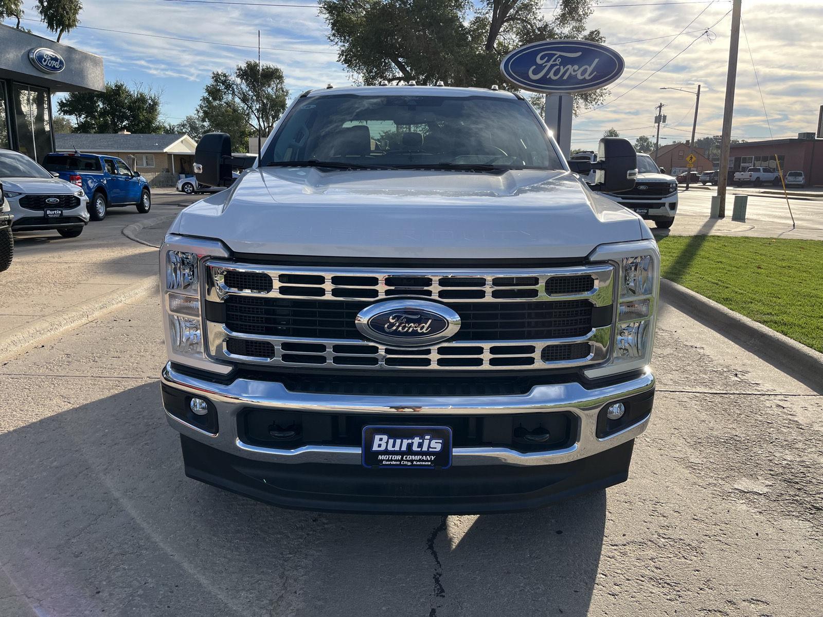 2026 Ford F-350 XLT photo 2