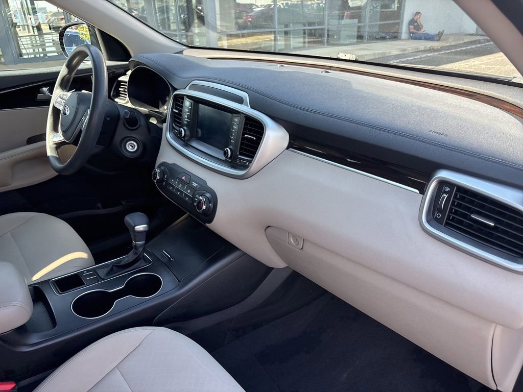2020 Kia Sorento LX S photo 22