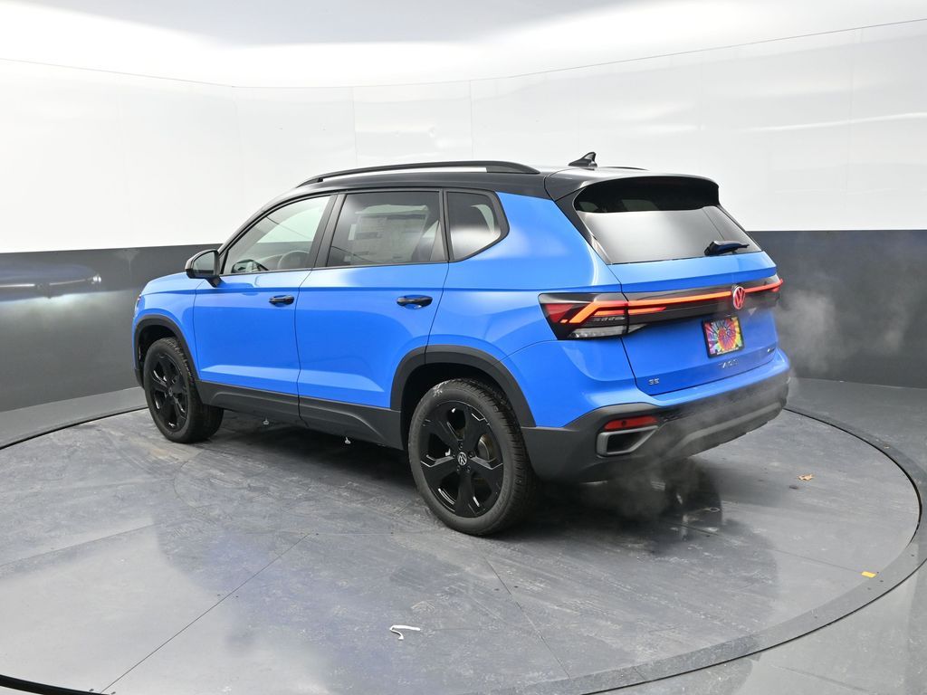 2025 Volkswagen Taos SE photo 3