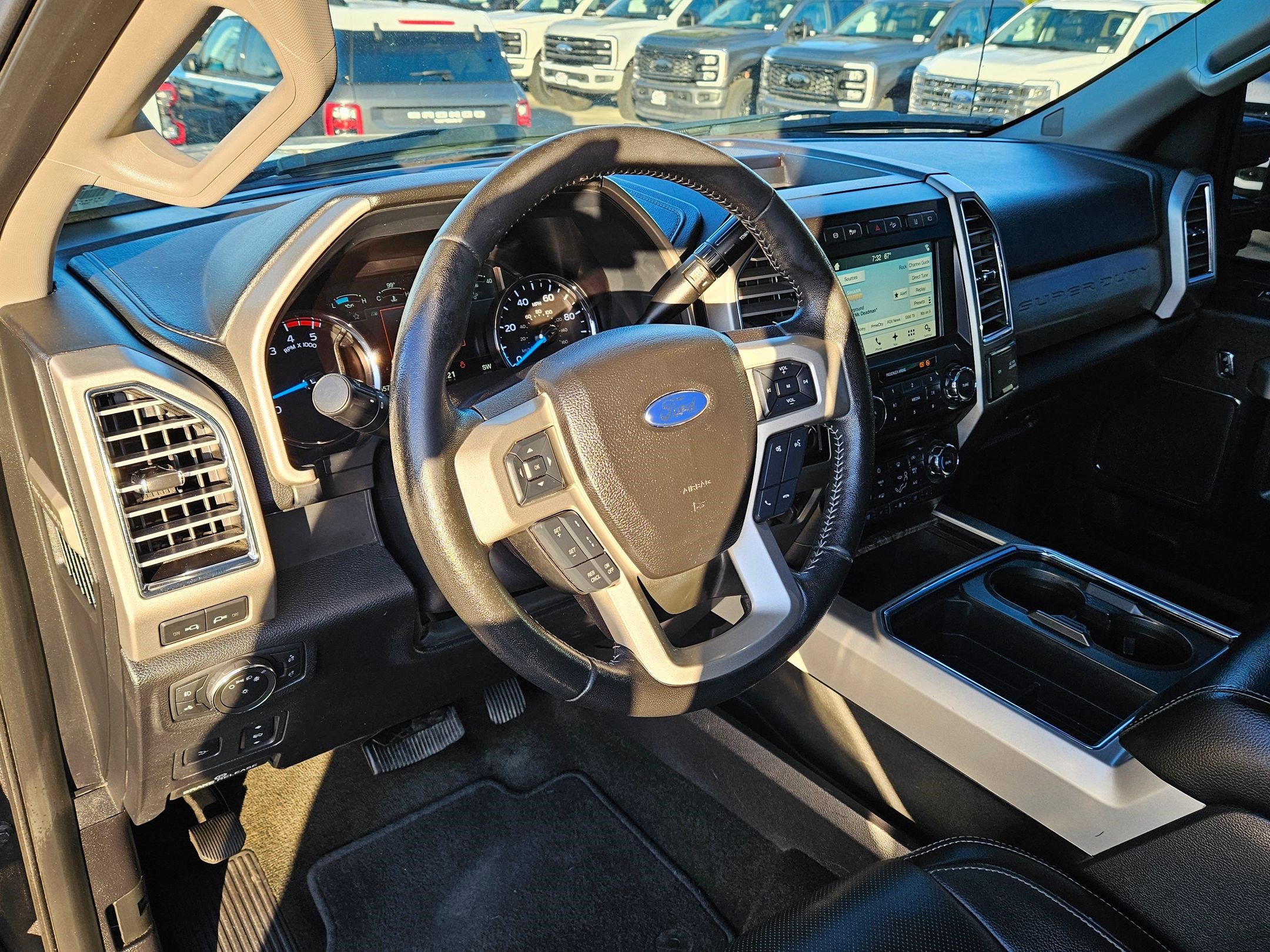 2017 Ford F-350 Lariat photo 11
