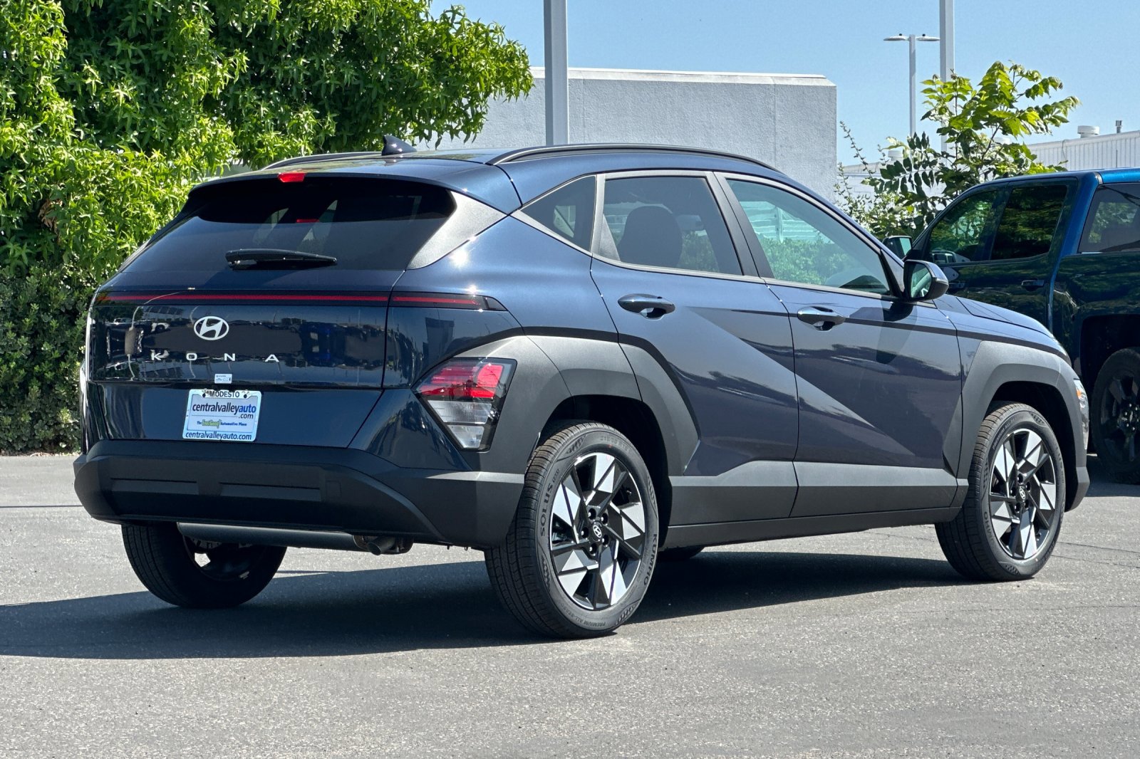 2025 Hyundai Kona SEL photo 2