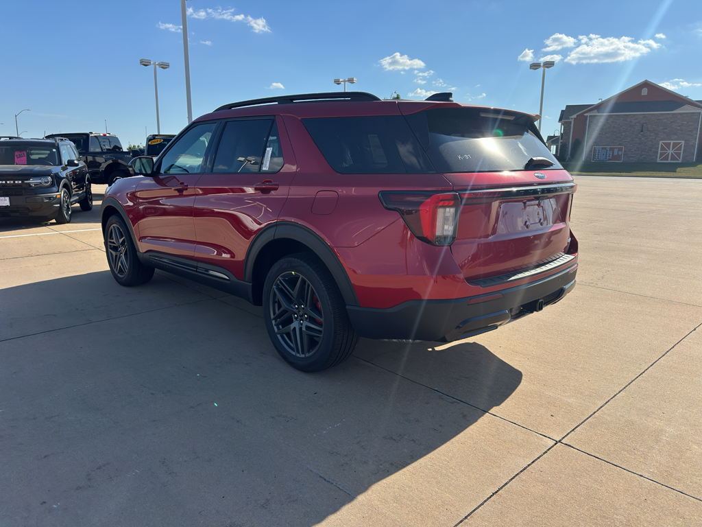 2025 Ford Explorer ST-Line photo 5