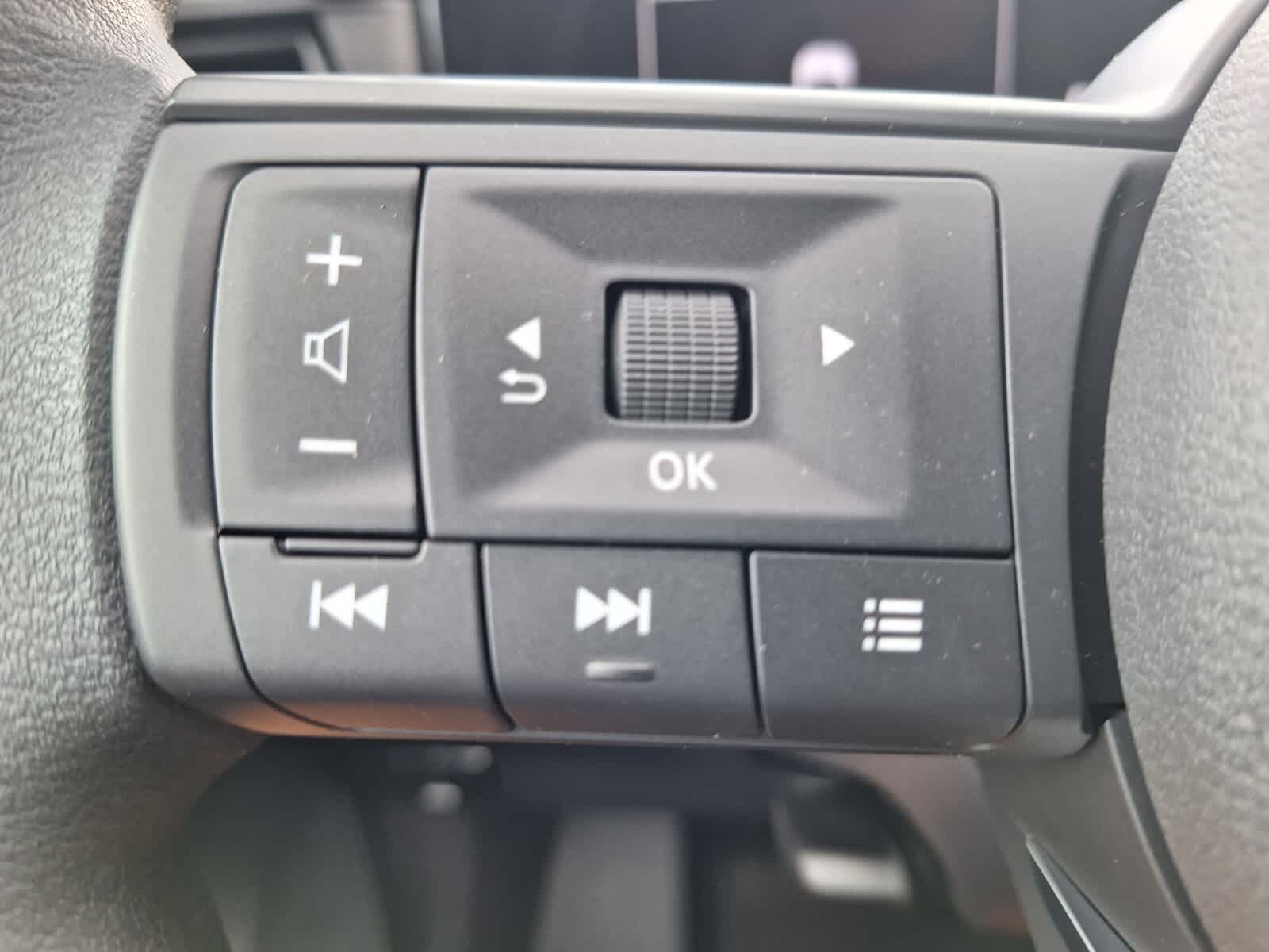 2025 Nissan Kicks SV photo 11