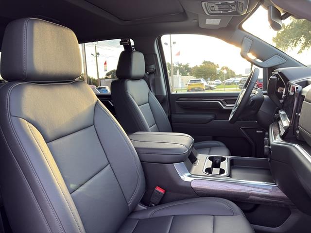 2025 Chevrolet Silverado 2500HD LTZ photo 8