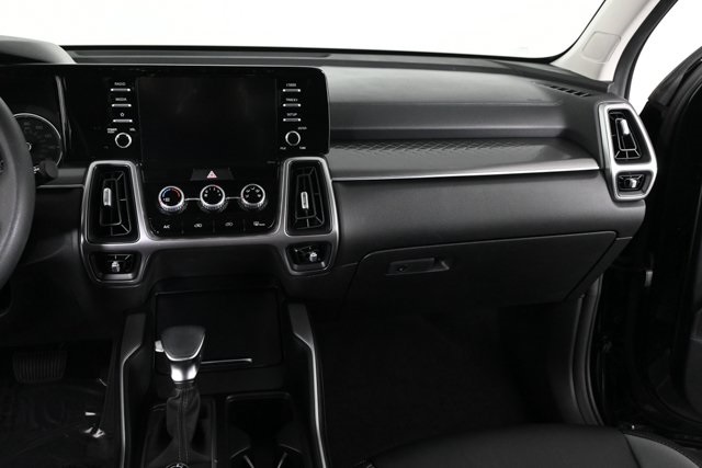 2023 Kia Sorento LX photo 13