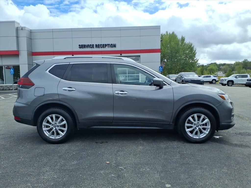2019 Nissan Rogue SV photo 3